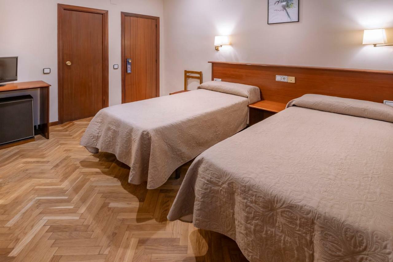 Hotel Niza Салоу Екстер'єр фото