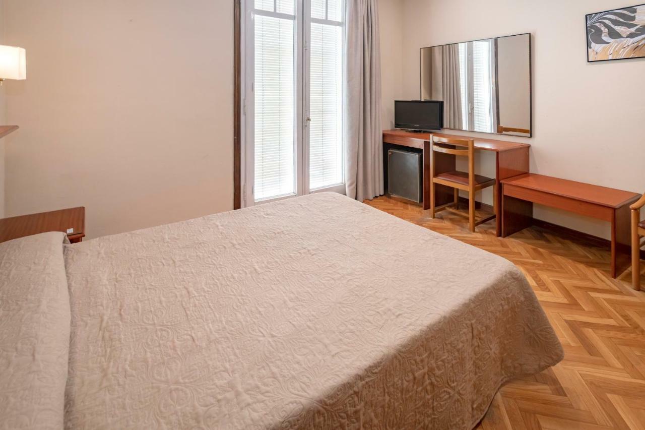 Hotel Niza Салоу Екстер'єр фото