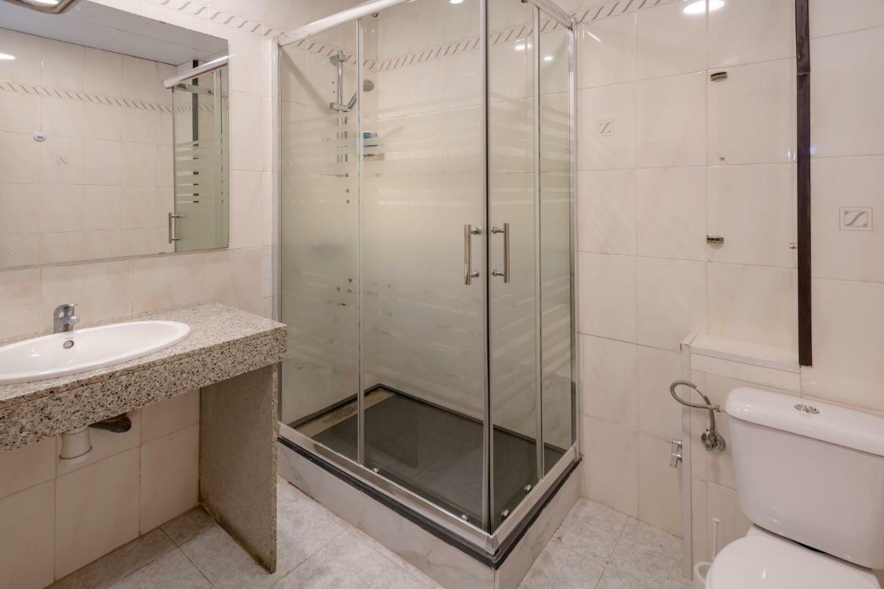 Hotel Niza Салоу Екстер'єр фото